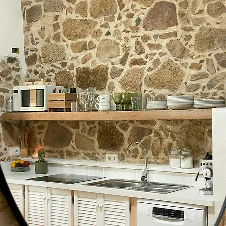 Historic Sheepfold With View In 솔라나스